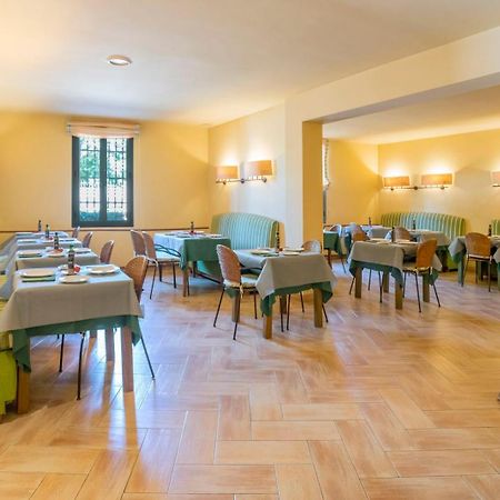 Apartaments Suites Sant Jordi Монтбрио-дель-Камп Экстерьер фото