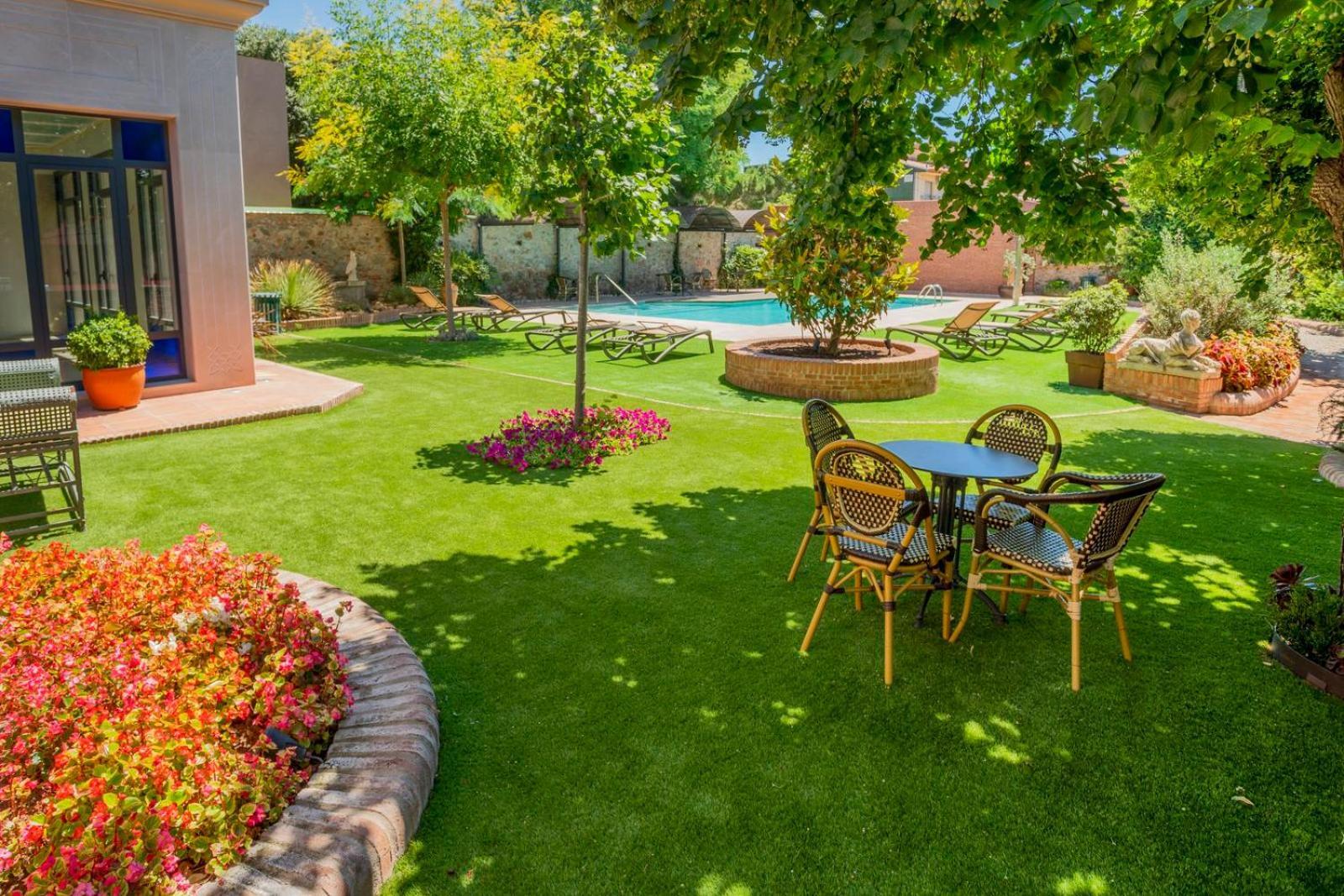 Apartaments Suites Sant Jordi Монтбрио-дель-Камп Экстерьер фото