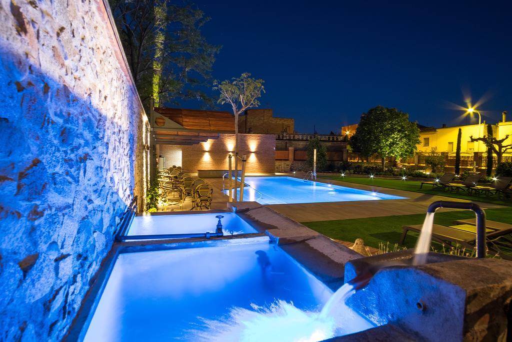 Apartaments Suites Sant Jordi Монтбрио-дель-Камп Экстерьер фото