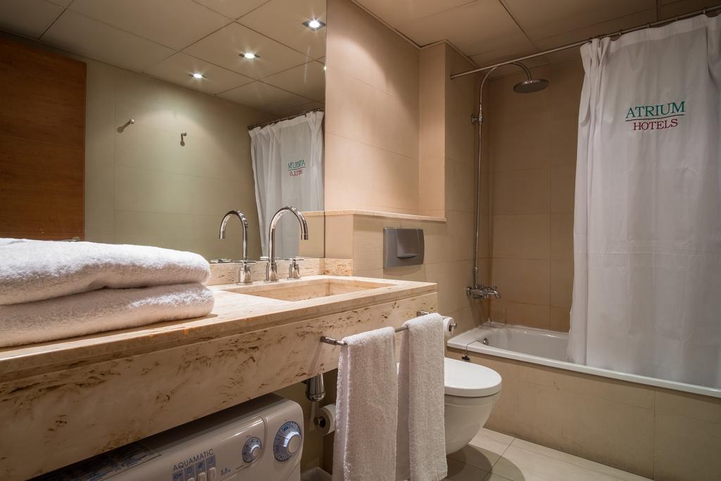 Apartaments Suites Sant Jordi Монтбрио-дель-Камп Экстерьер фото