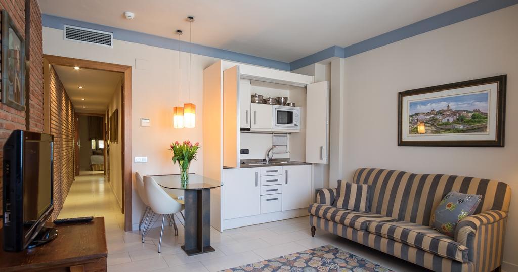 Apartaments Suites Sant Jordi Монтбрио-дель-Камп Экстерьер фото