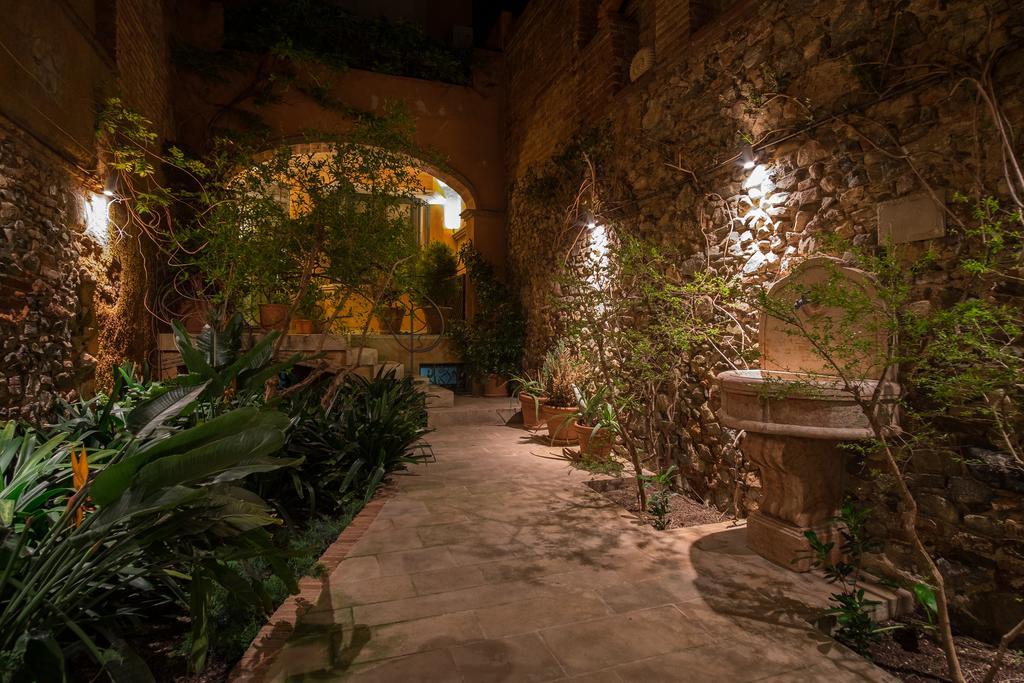 Apartaments Suites Sant Jordi Монтбрио-дель-Камп Экстерьер фото