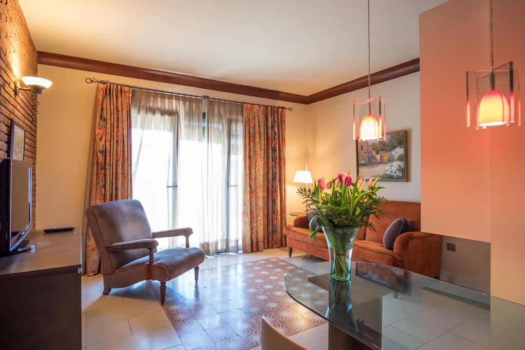 Apartaments Suites Sant Jordi Монтбрио-дель-Камп Экстерьер фото
