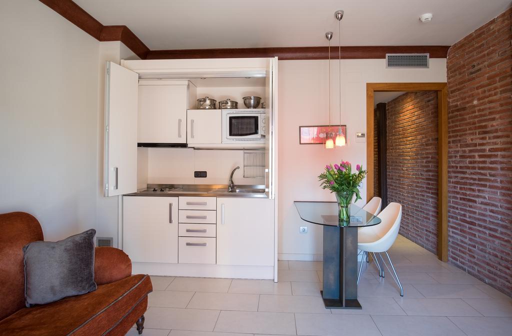 Apartaments Suites Sant Jordi Монтбрио-дель-Камп Экстерьер фото