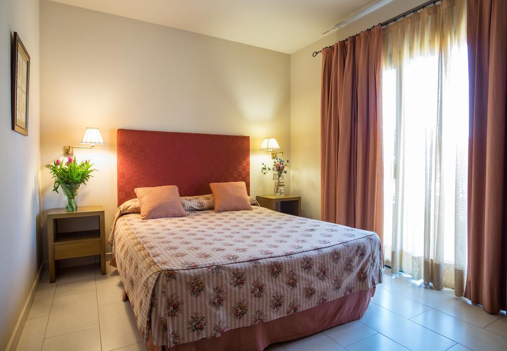 Apartaments Suites Sant Jordi Монтбрио-дель-Камп Экстерьер фото