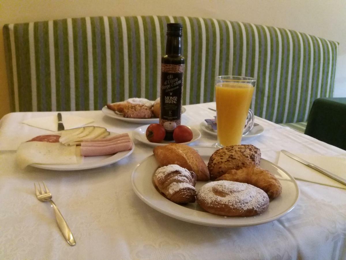 Apartaments Suites Sant Jordi Монтбрио-дель-Камп Экстерьер фото